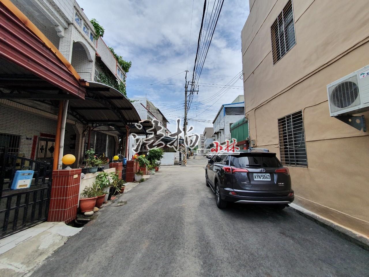 台中大甲 義和一街 三樓前院車庫透天 小林法拍