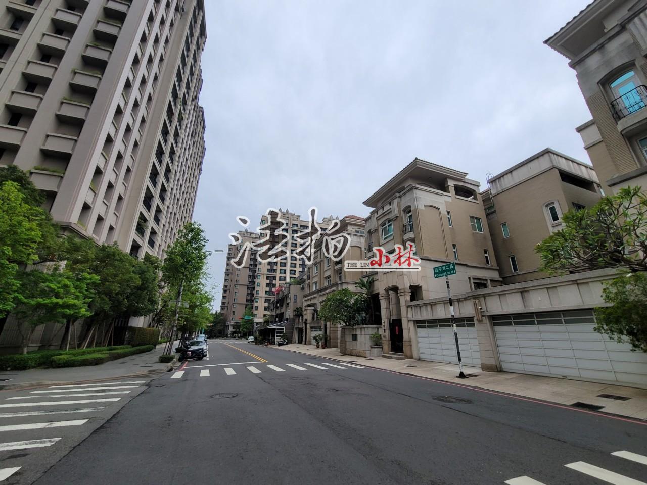 台中北屯 昌平東二路 精銳世紀椰風 六米大面寬雙車位別墅 小林法拍