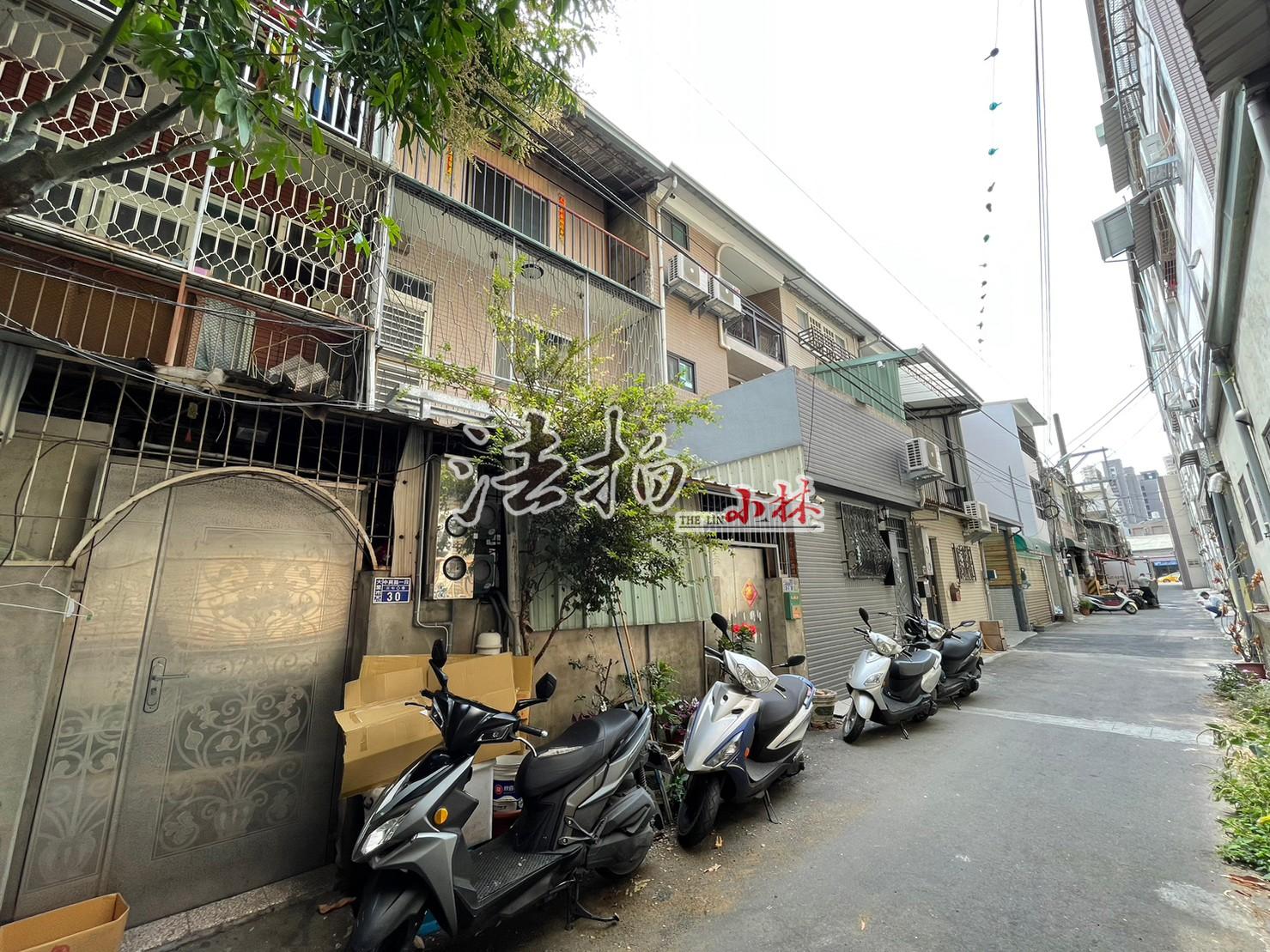 【台中大里】中興路一段│前後臨路三樓透天 – 小林法拍